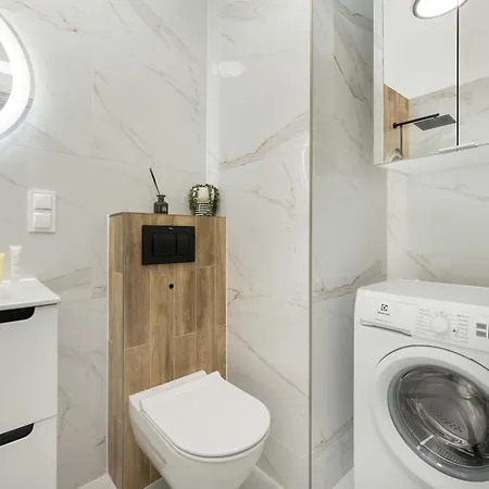 Lux Traugutta With Air Conditioning And Parking By Renters فروتسواف