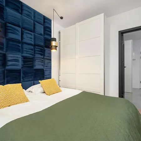 Lux Traugutta With Air Conditioning And Parking By Renters Appartamento *